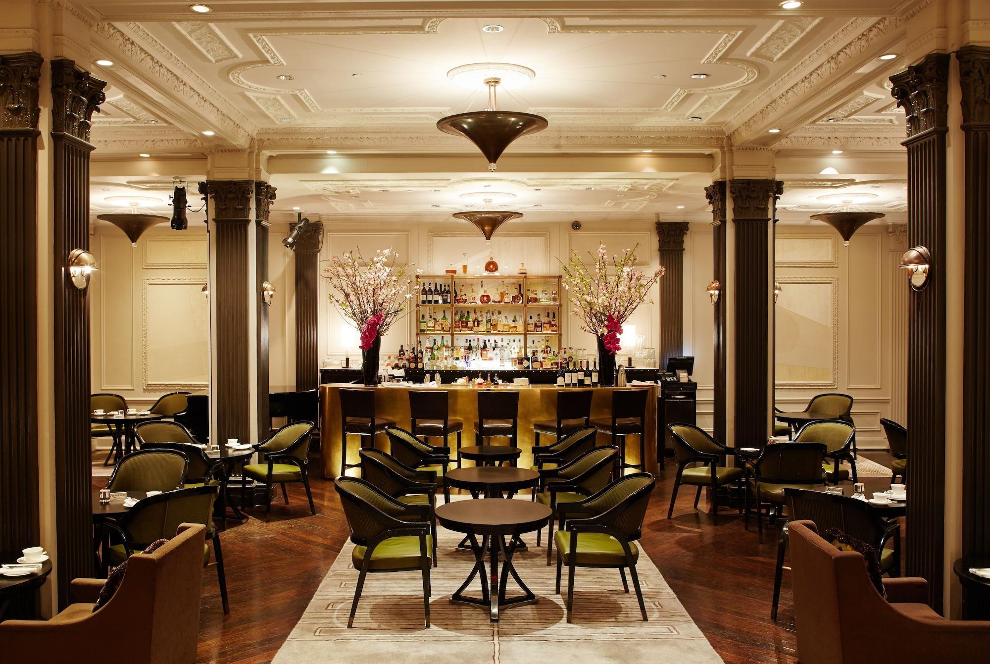 The Pierre, A Taj Hotel, New York Kültér fotó The bar at the hotel