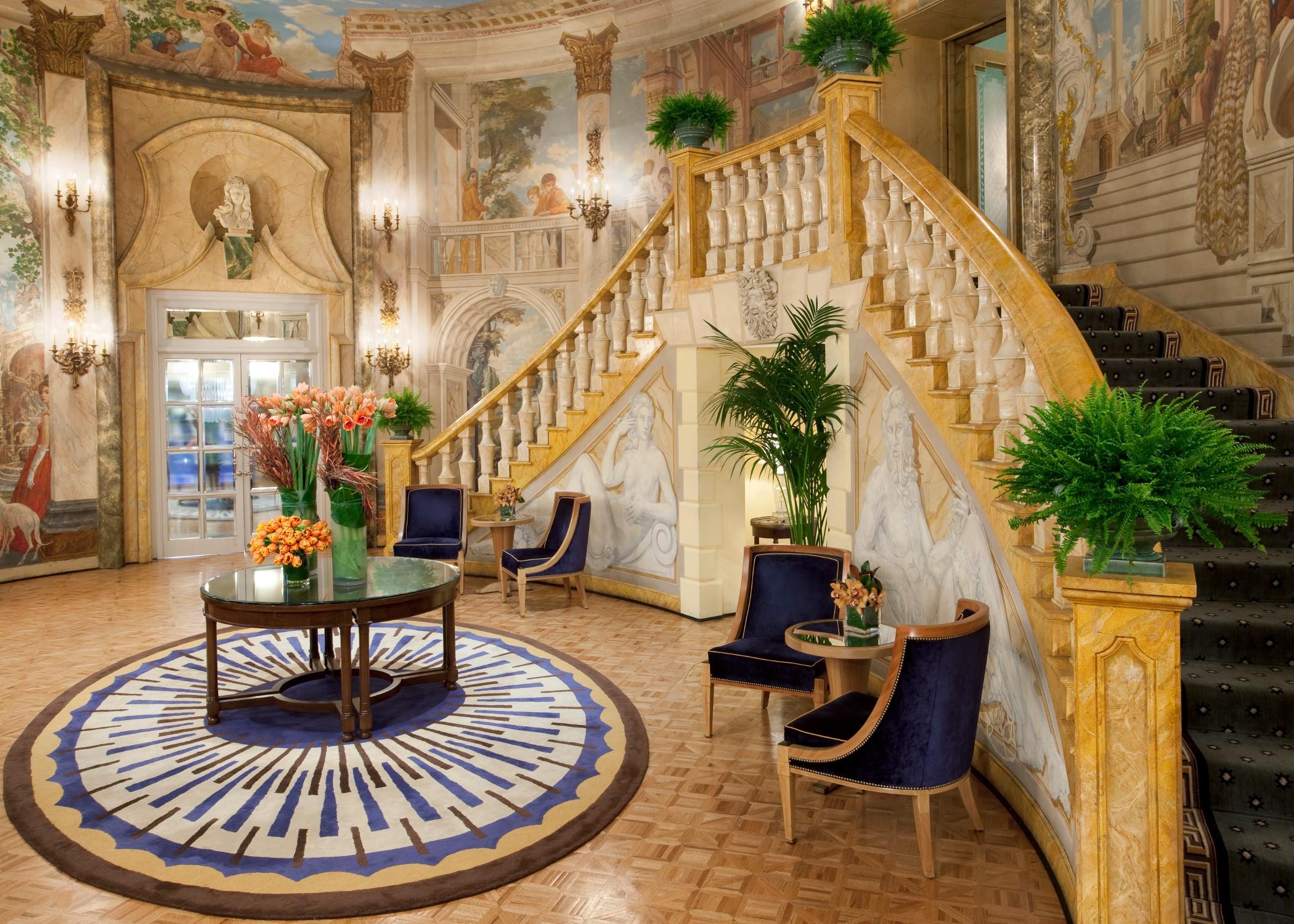 The Pierre, A Taj Hotel, New York Kültér fotó The lobby of the hotel