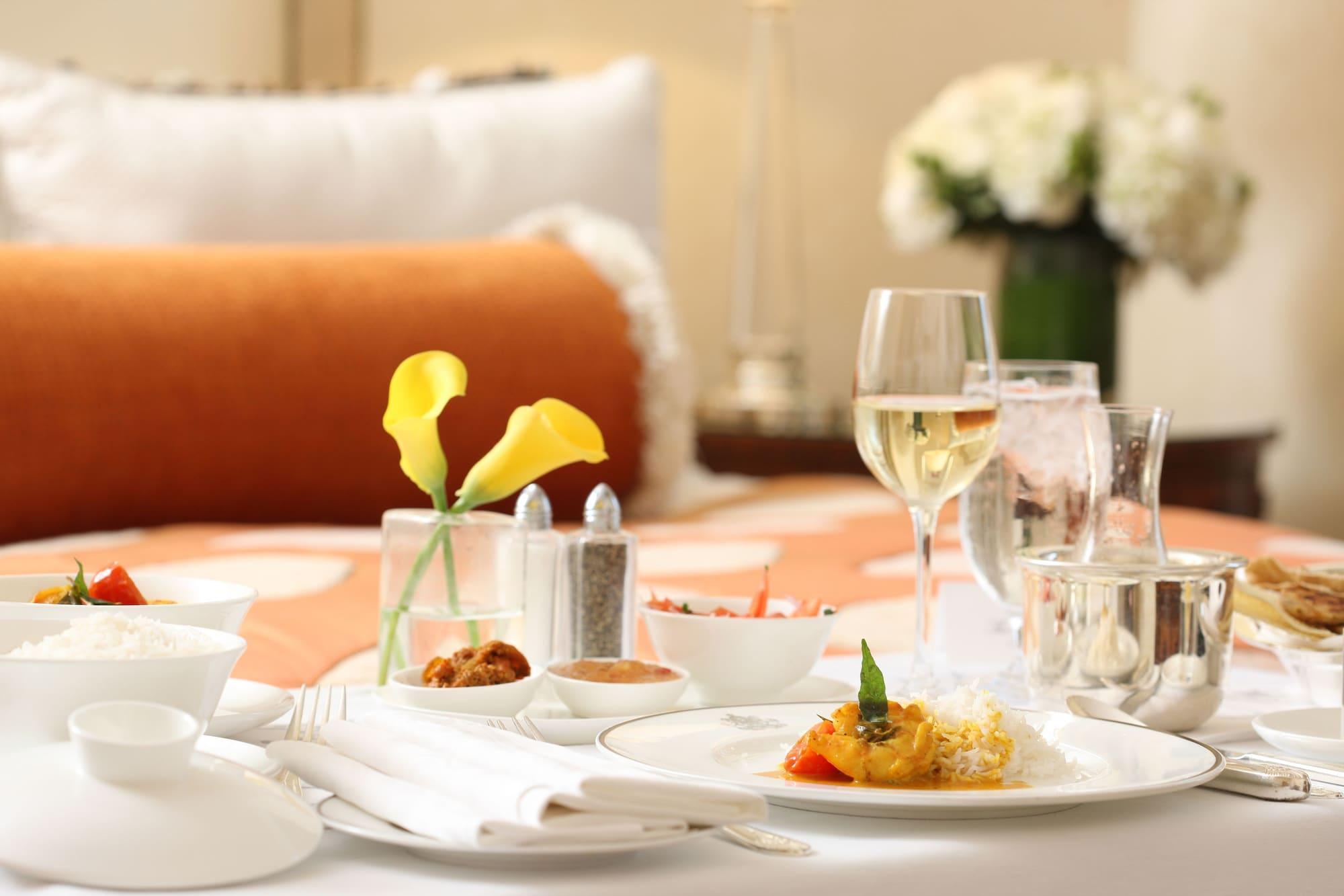 The Pierre, A Taj Hotel, New York Kültér fotó Room service