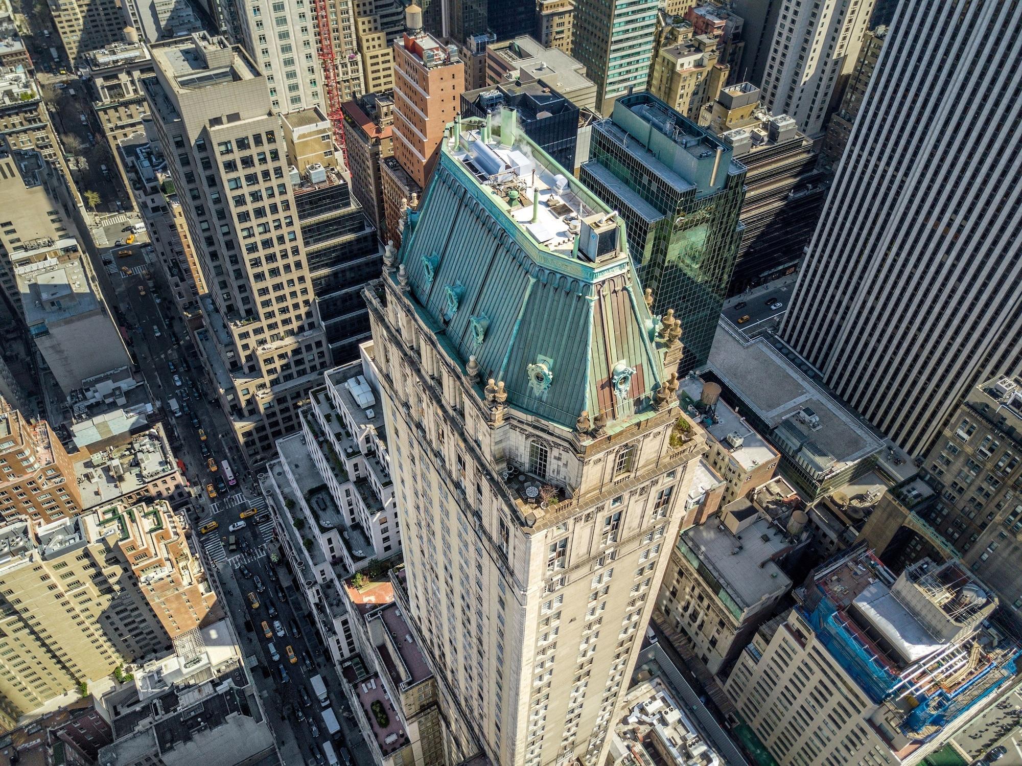 The Pierre, A Taj Hotel, New York Kültér fotó The top of the building