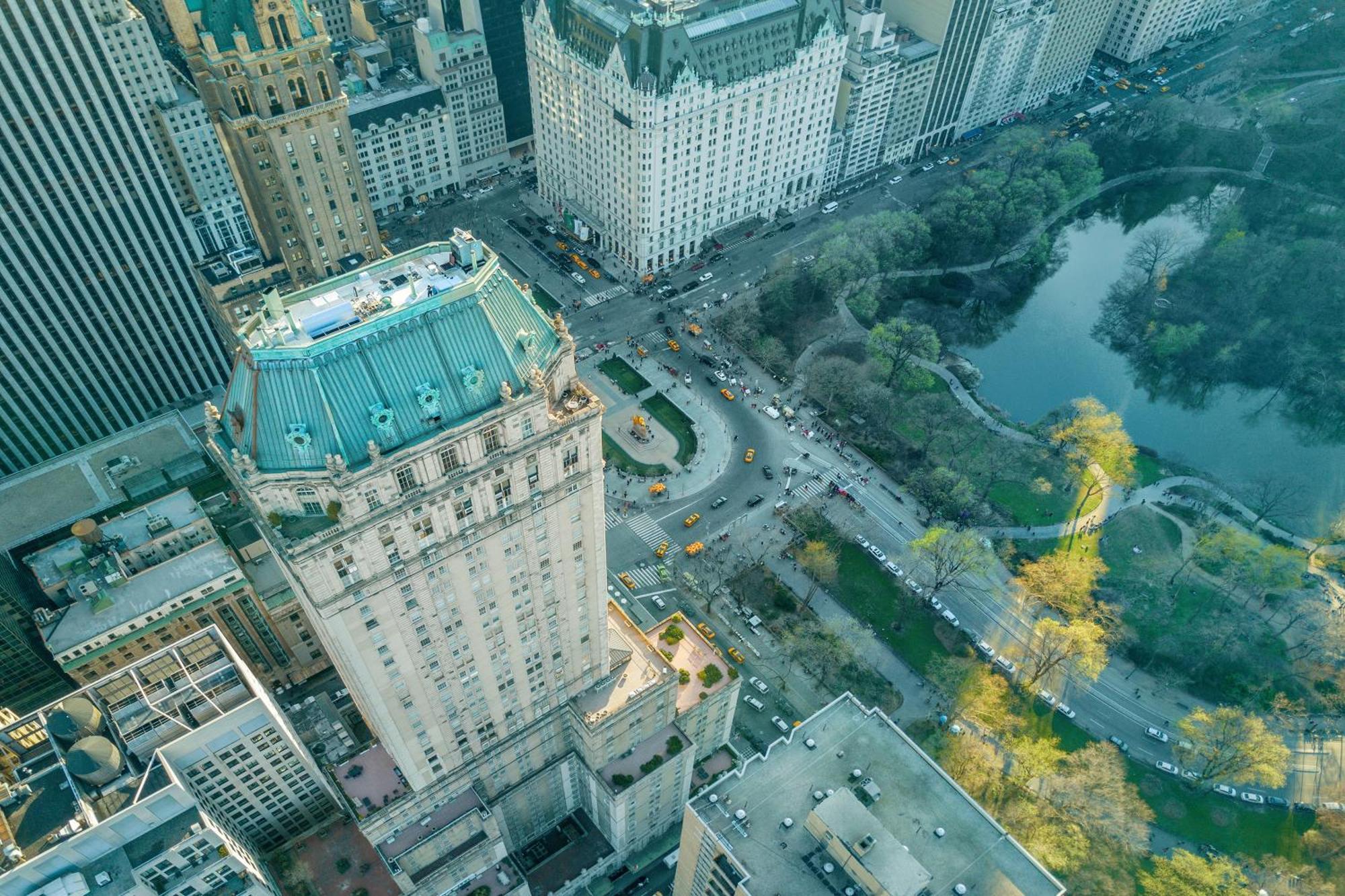 The Pierre, A Taj Hotel, New York Kültér fotó The Plaza Hotel, where the film was shot