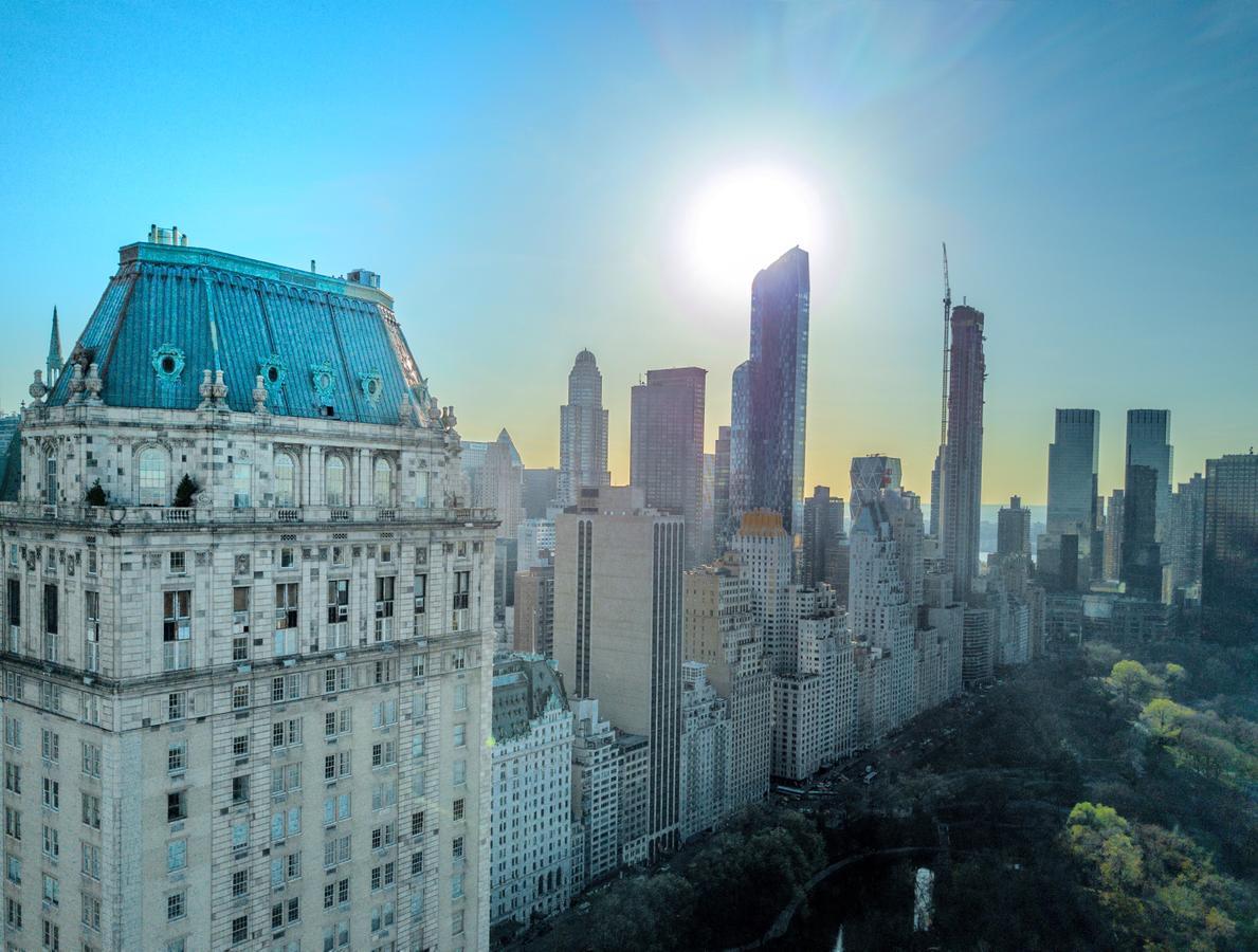 The Pierre, A Taj Hotel, New York Kültér fotó The skyline of New York City