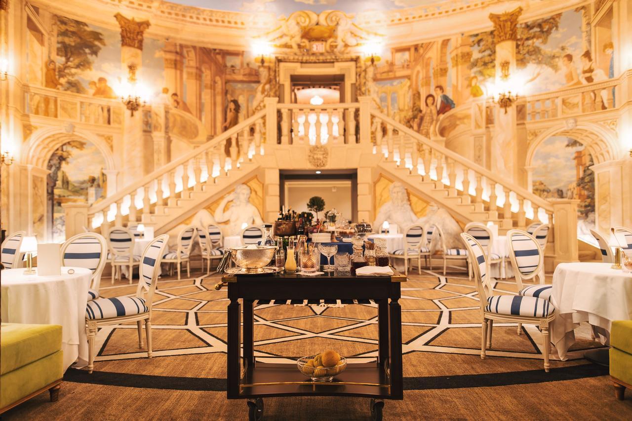 The Pierre, A Taj Hotel, New York Kültér fotó The interior of the hotel