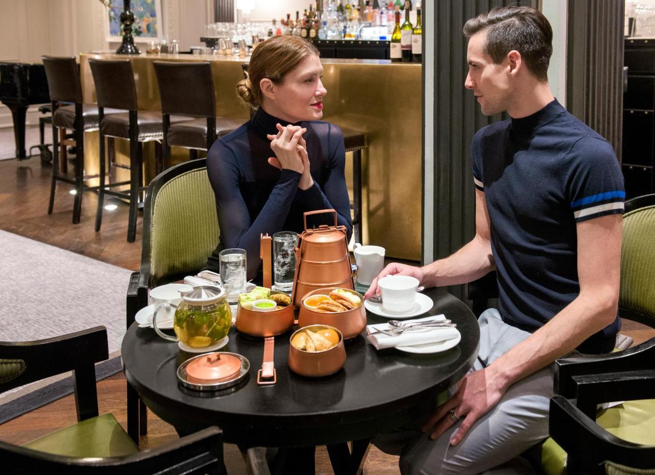 The Pierre, A Taj Hotel, New York Kültér fotó Afternoon tea at the Mandarin Oriental, London